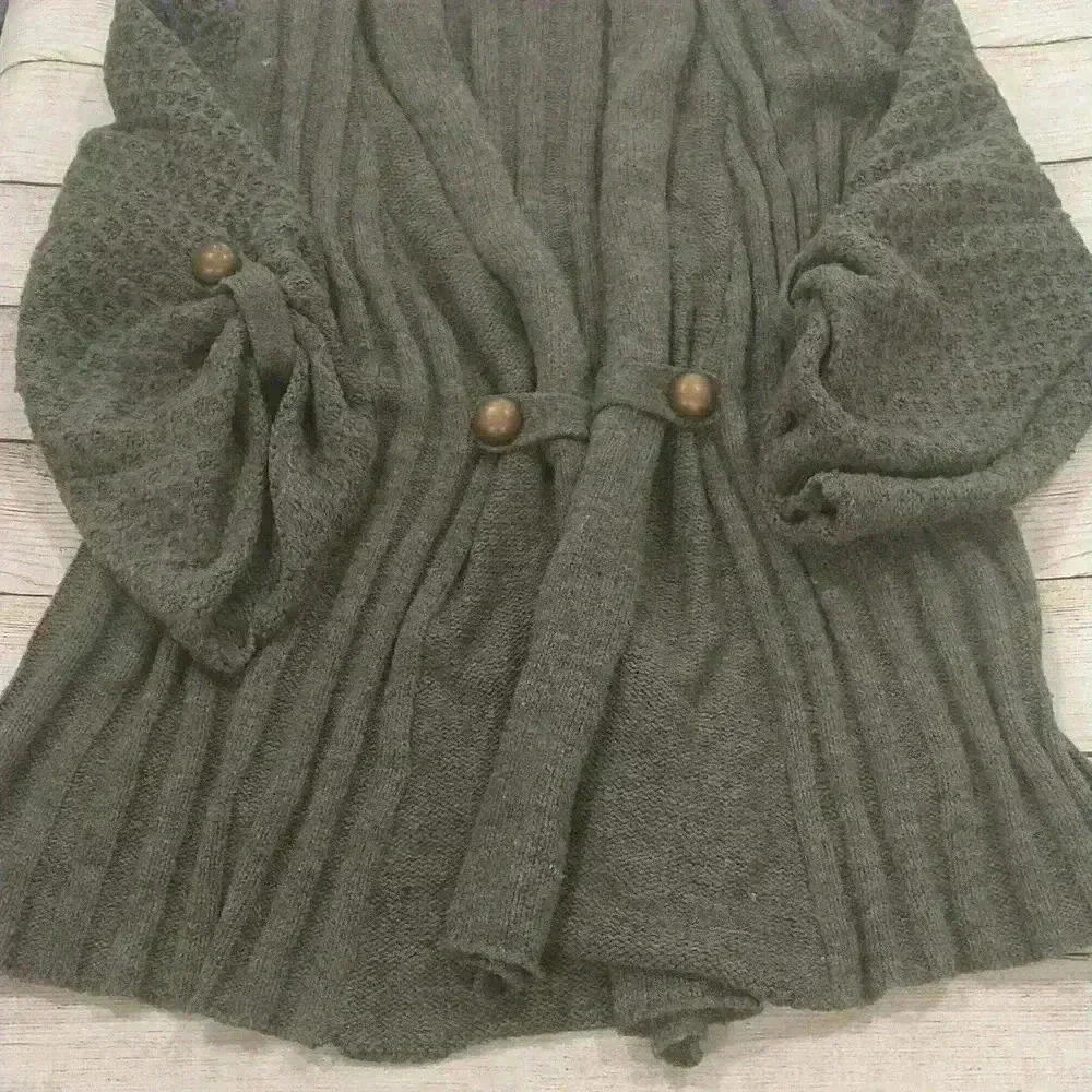 Carolyn Taylor Cardigan Sweater - Picture 2 of 9
